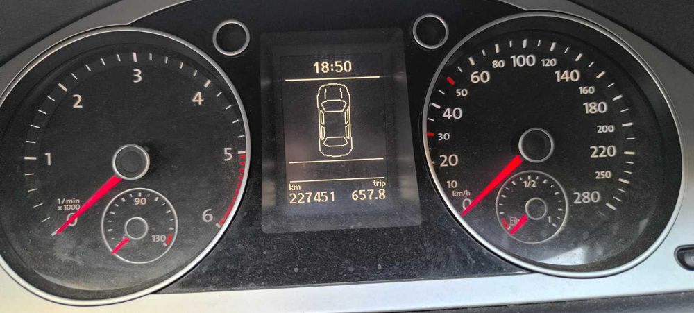 Продавам Passat CC