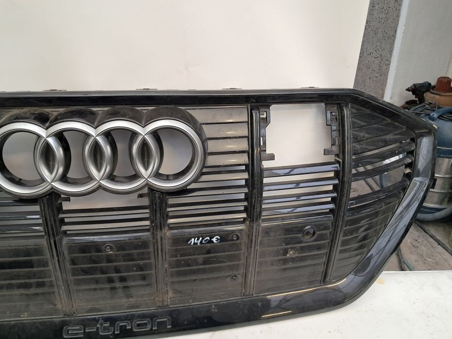 Грил решетка Audi  E-Tron