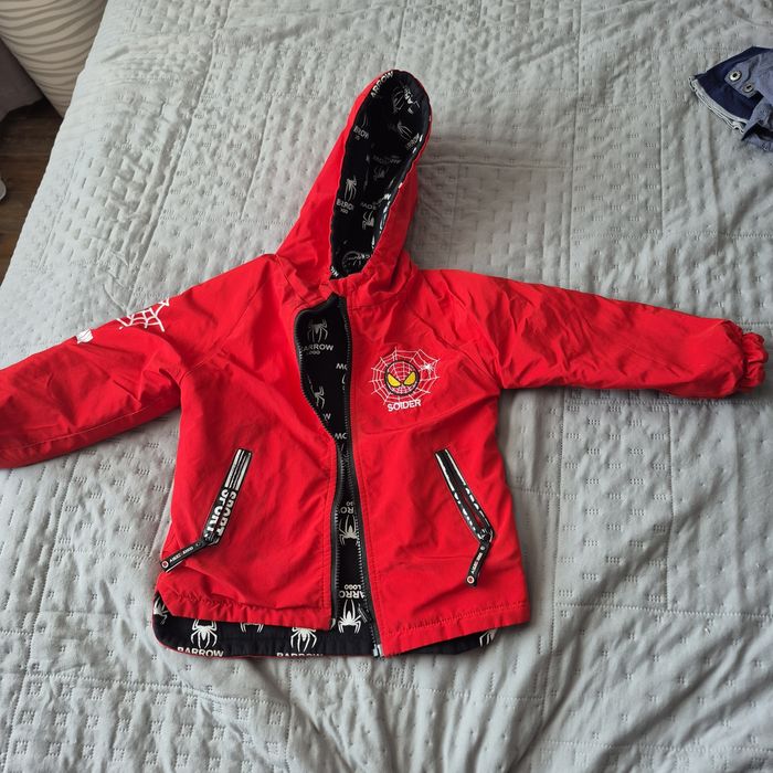 Продам детскую куртку (весна/осень]