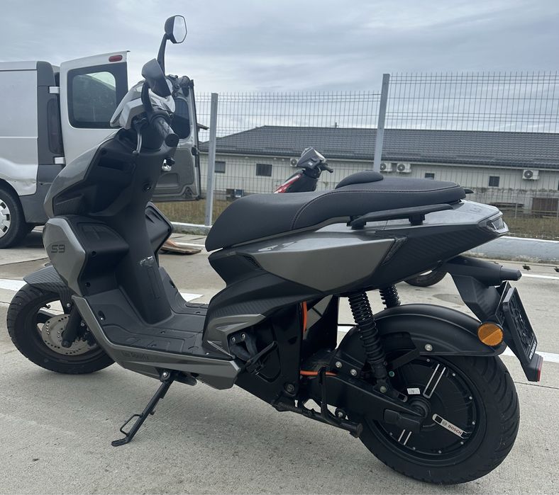 Închiriez/Vând scuter și motocicletă (detalii în descriere)