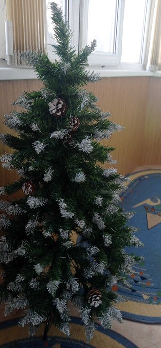 Продаем новогоднюю елку