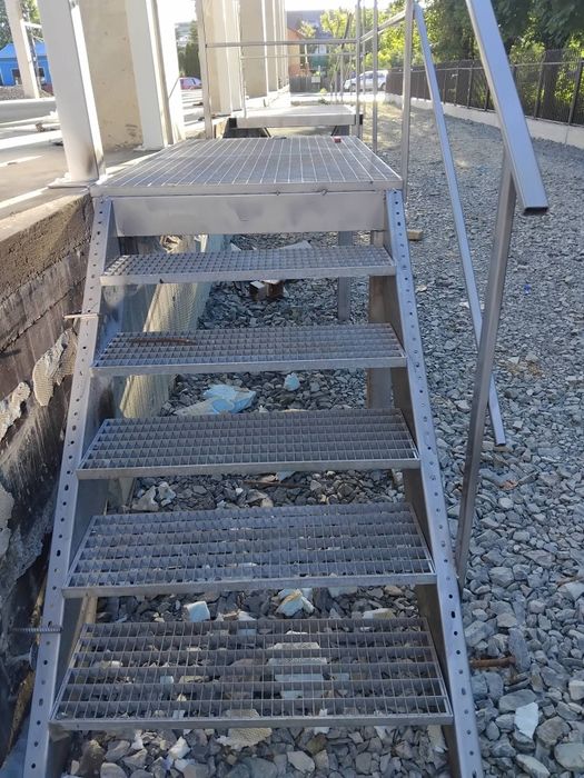 Scări metalice galvanizate