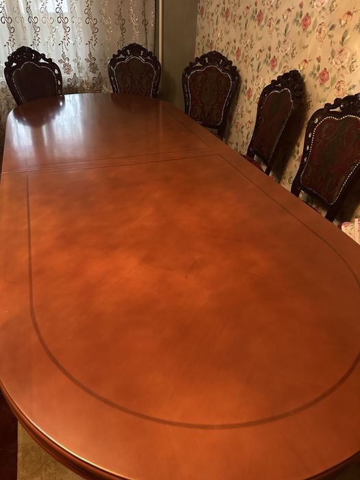 Дубовый , гостивой стол