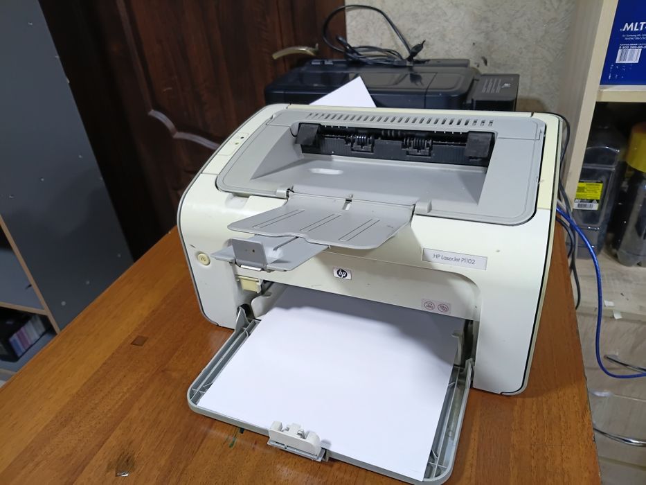 Продам  принтер HP  P1102, принтер лазерный.