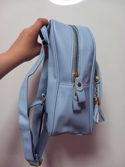 Светло синя раница