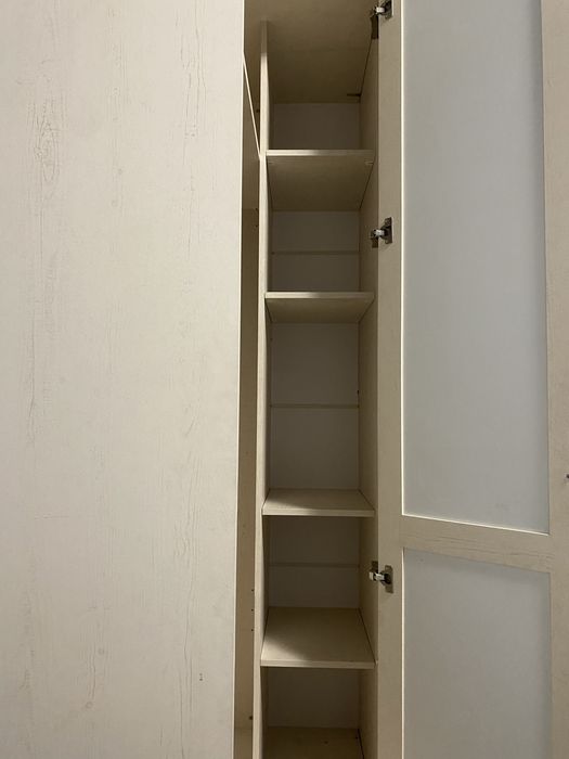 Угловой шкаф для вещей