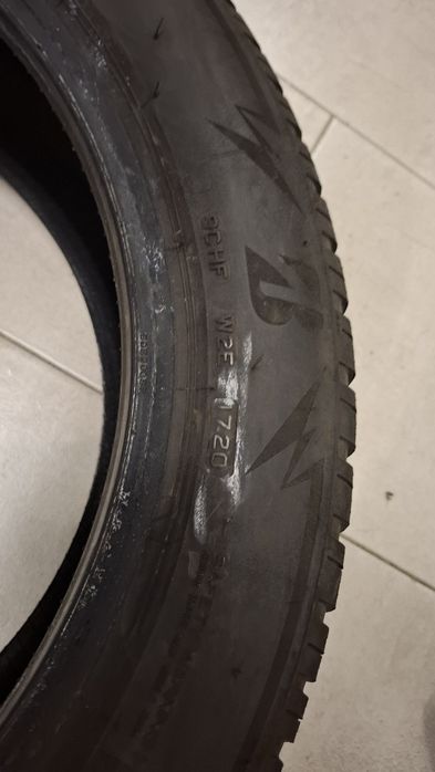 Единична зимна гума Bridgestone 205 55 17