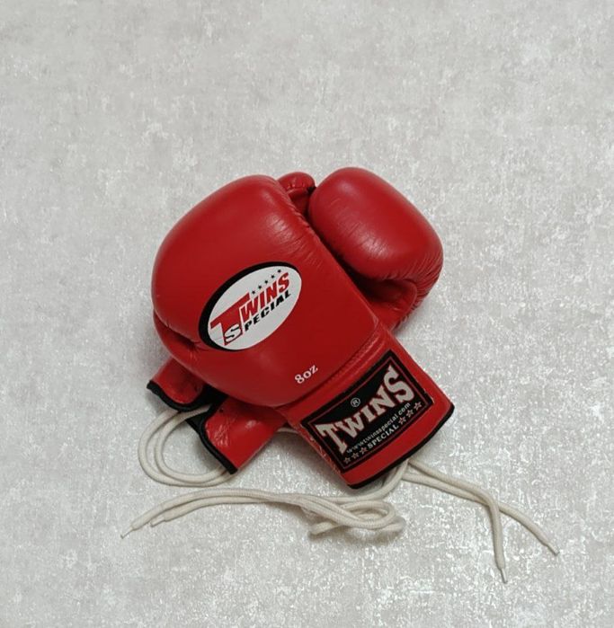 перчатки для бокса и муай тай на шнурках