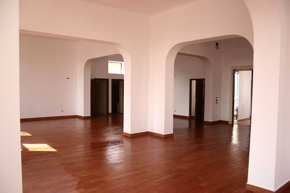 Proprietar: Inchiriez spatiu comercial Ultracentral, 220mp, Roman, Neamt