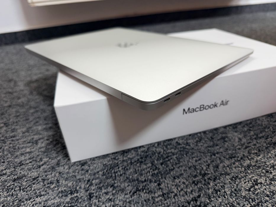 Vând schimb MacBook Air M1, 2021, 512 GB, factura, impecabil