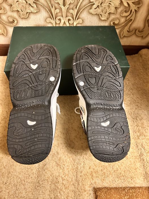 Кроссовки продаются новый не поношенный 40 размер