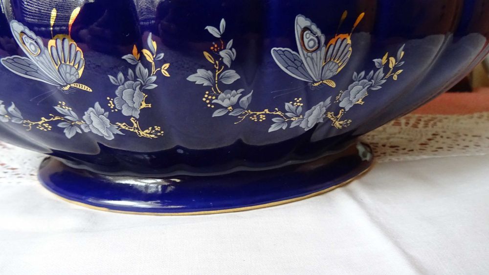 Винтидж голяма фруктиера ARPO, произведено в Румъния, фин порцелан.