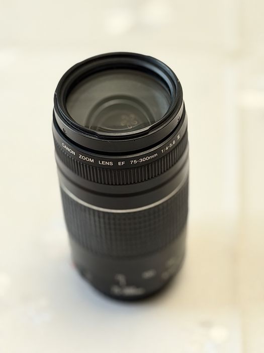 Обектив Canon EF75-300