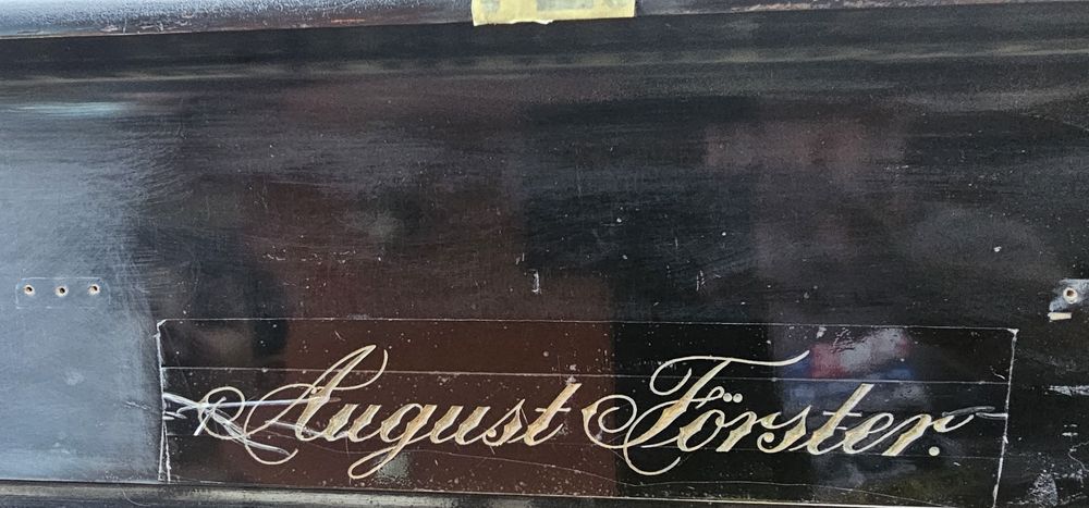 Немско пиано August Forster