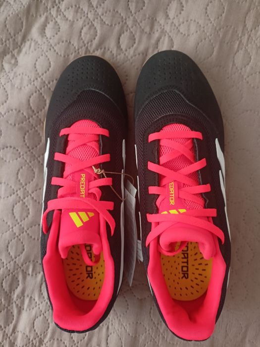 Обувки Adidas нови