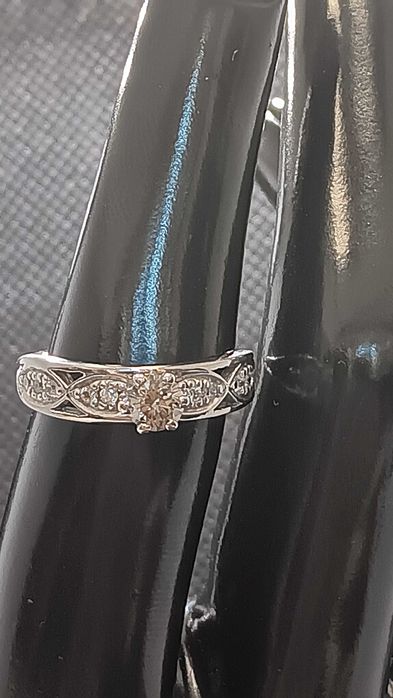 Нов златен пръстен с диамантом 0,35 карата със  сертификатом