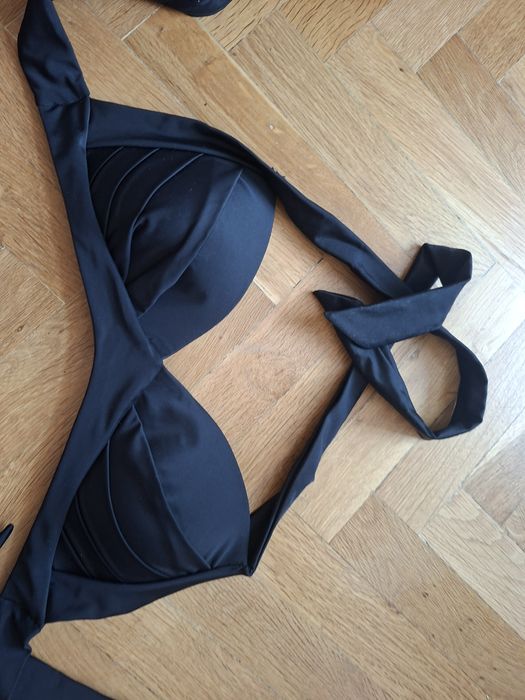 2 чифта бански Л размер жена червено и черно нов лято