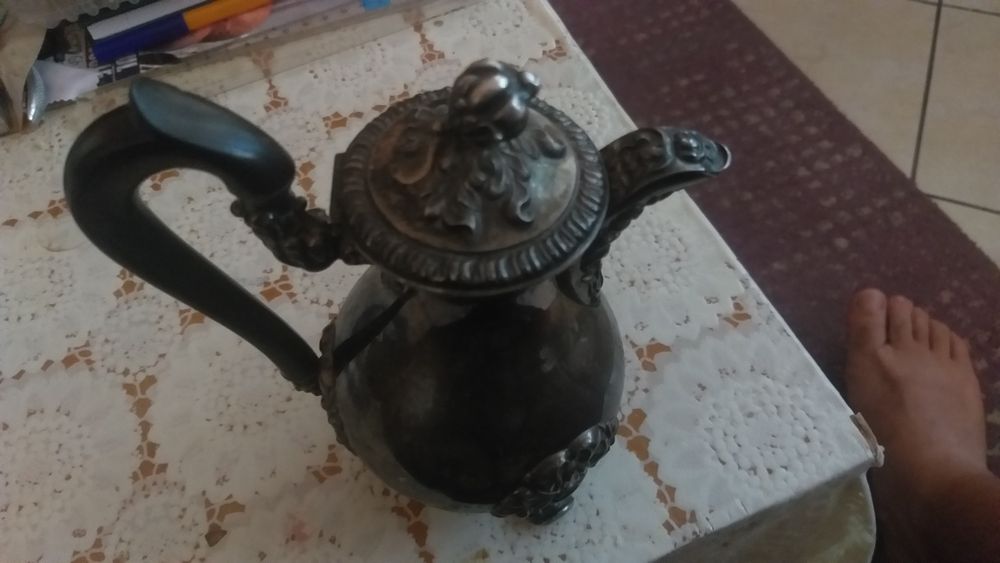 Vand un ibric vechi de colecție din argint