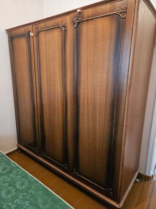 Продам спальный гарнитур