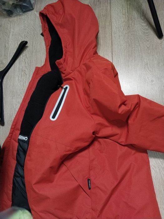 Продам куртку детскую