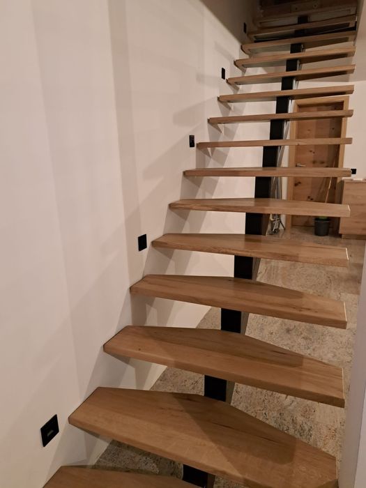 Scari din lemn de stejar si fier