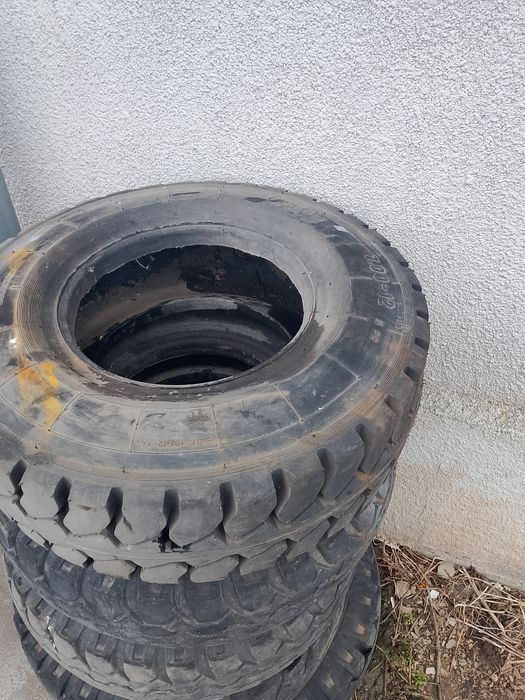 Гуми 7.00-12 5 броя , продават се всички заедно