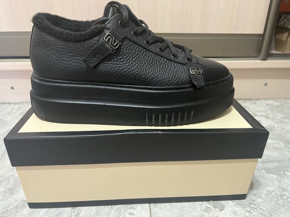 Продам детскую обувь