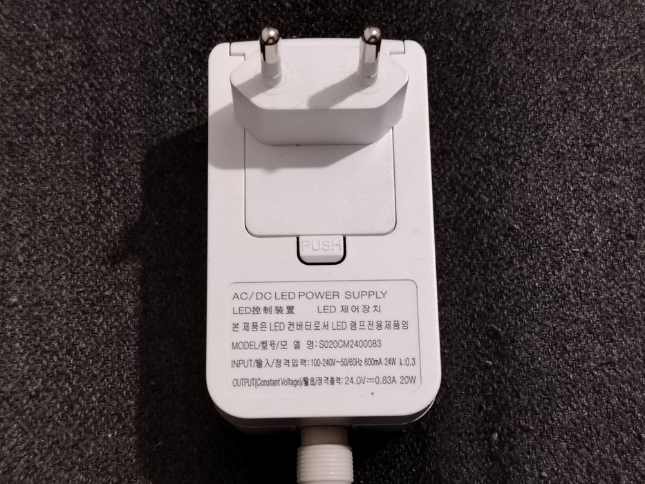 Alimentator/sursă de alimentare Philips Hue (model S020CM240083), utilizat în mod obișnuit pentru benzile de LED-uri Philips Hue Lightstrip