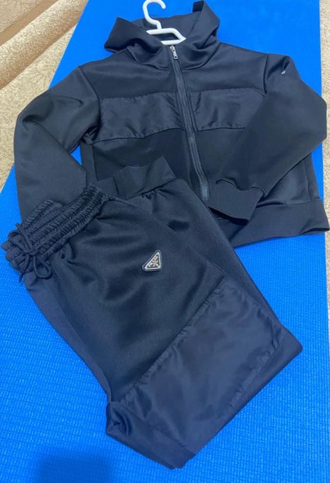 Продам спортивный костюм