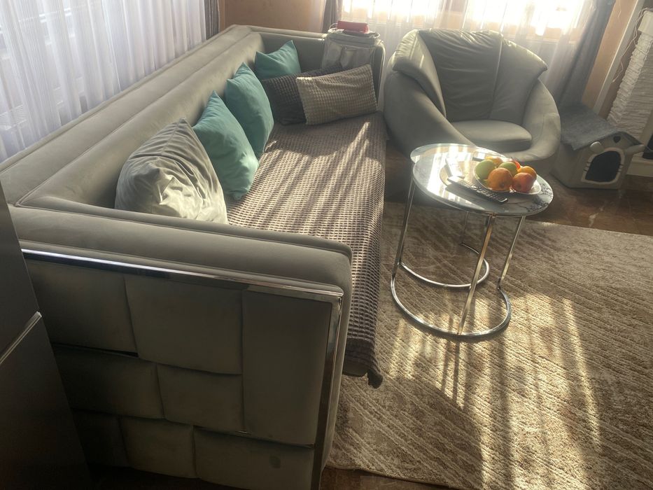 Продавам стилен комплект мебели – диван, фотьойл и масички