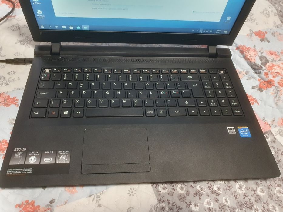 Лаптоп Lenovo B50-10 / Подарък чантичка
