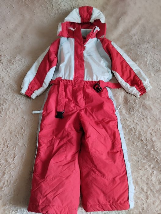 Детские зимние куртки, лыжный костюм.