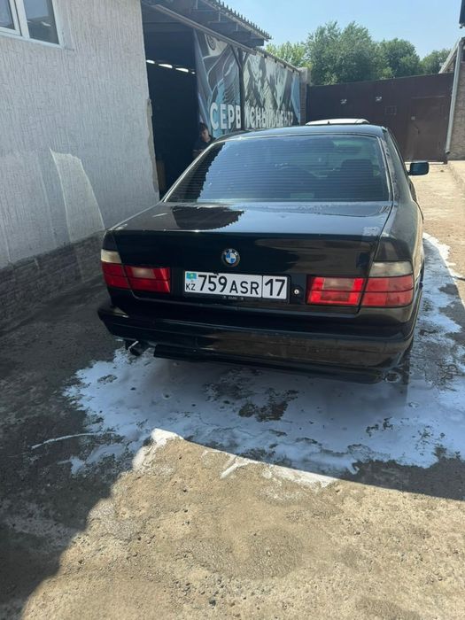 БМВ е34 черного цвета