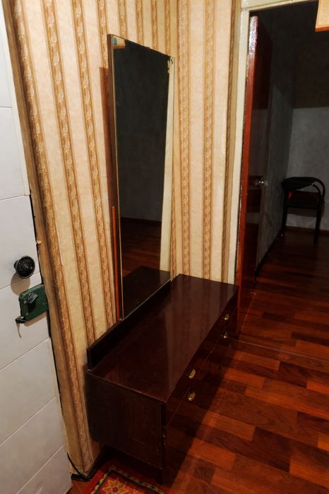 Продам качественное трюмо