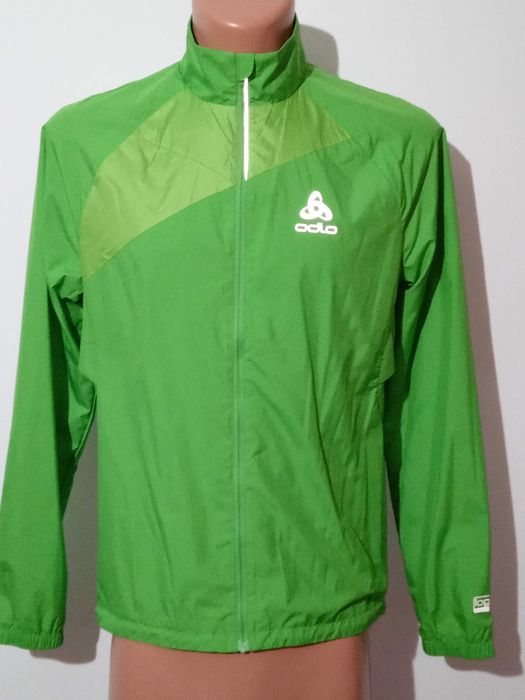 Vând jachetă Odlo subțire cu captușeală și windbreaker.