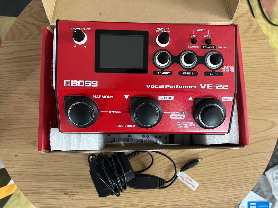 Вокален процесор Boss VE-22 + захранване Boss PSA-230S