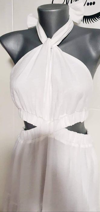 Женствена и прекрасна, бяла рокля!