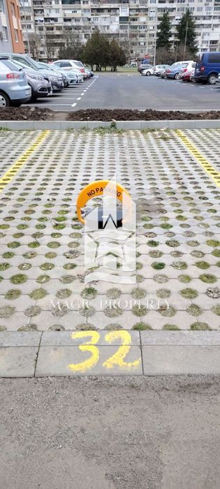 Дава се под наем Гараж / Паркомясто в Бургас, Меден рудник - зона В - 15 кв.м за 39.78 € - Снимка #1