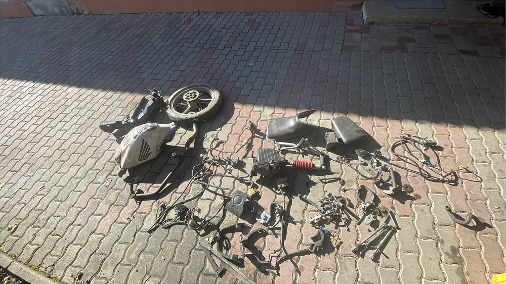 Dezmembrez honda cbr 125