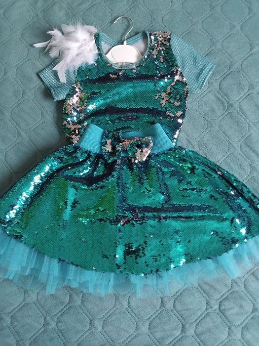 Продам нарядные платье