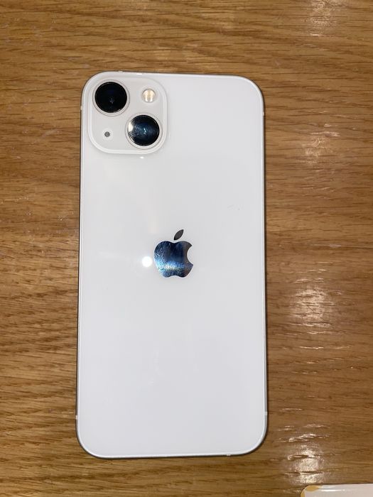 iPhone 13 в 128 Гб, почти новый