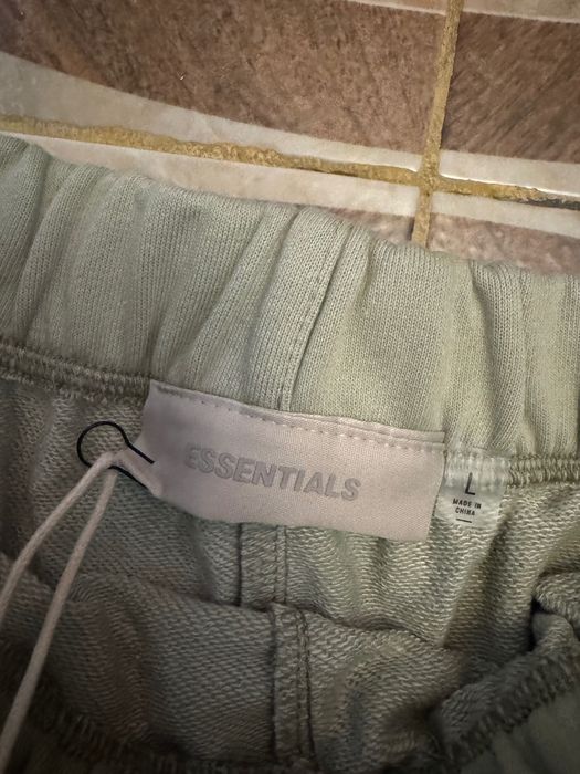 Essentials къси панталони