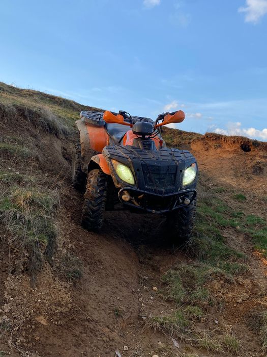 Vând atv linhai de 300