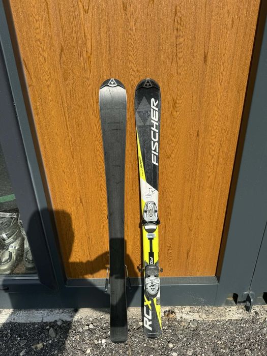 Ски . Имаме голямо количество за продаване