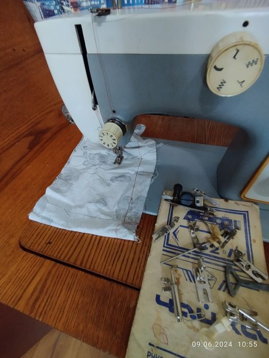 Швейная машина Чайка