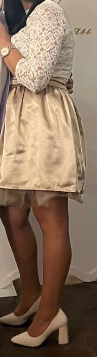 Официална рокля със златен сатен и тюл