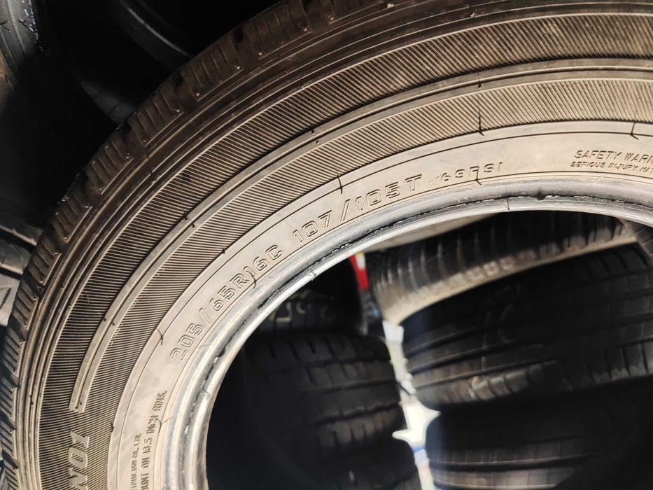 2бр.зимни гуми 205/65/16C Falken