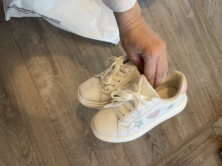 Продам кеды на девочку 29 размер