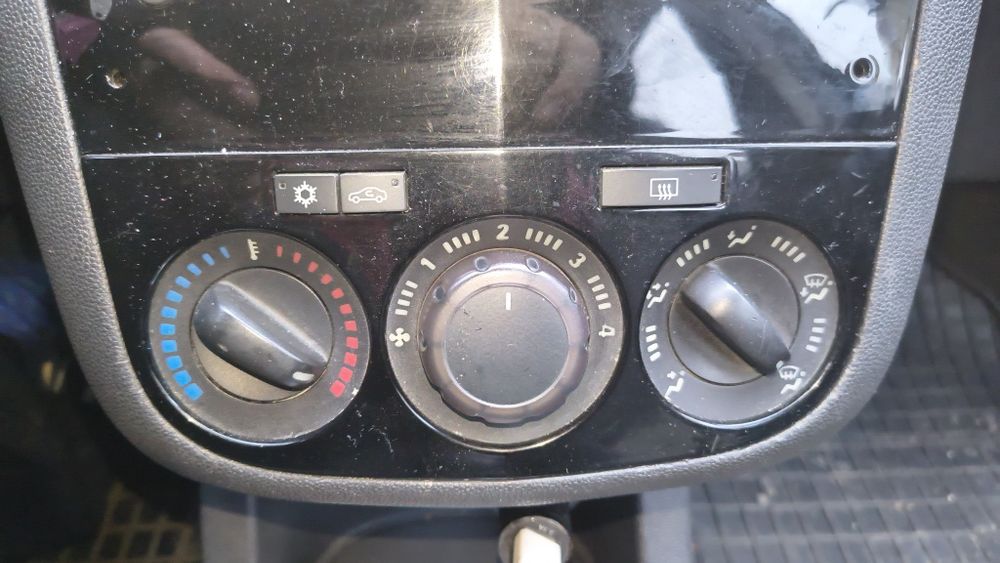 Продавам модул за парното на Корса Д