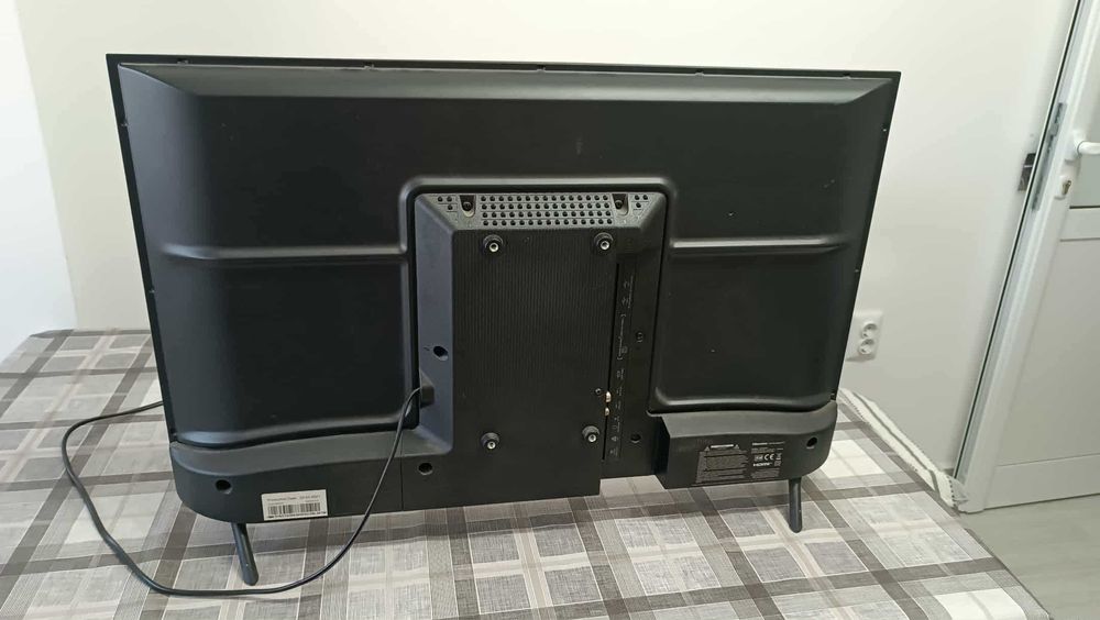 Телевизор Hisense 32", цял или на части